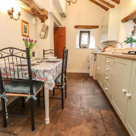 Beehive Cottage Bentham Экстерьер фото
