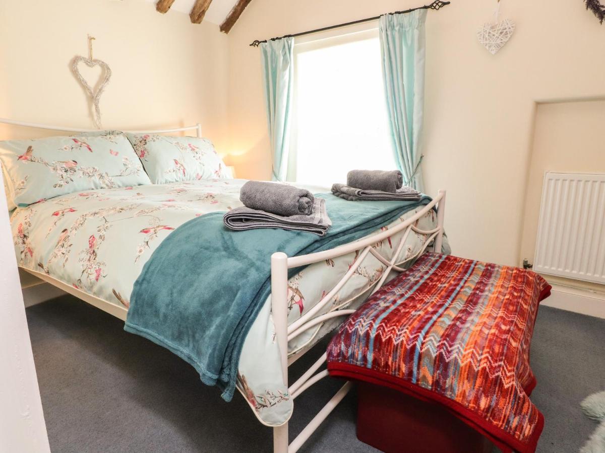 Beehive Cottage Bentham Экстерьер фото